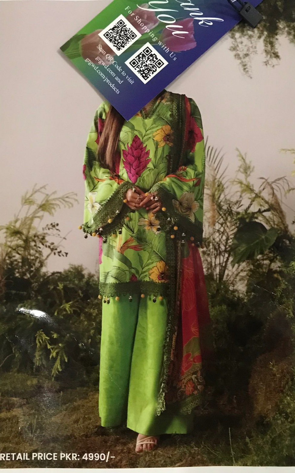 Green color. Jacquard viscose suit. CART of Mart